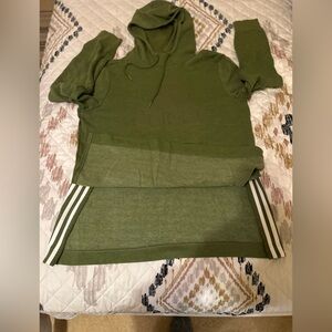 Adidas Green Hoodie With Green Logo Kangaroo Pocket And Side Slits Size Large